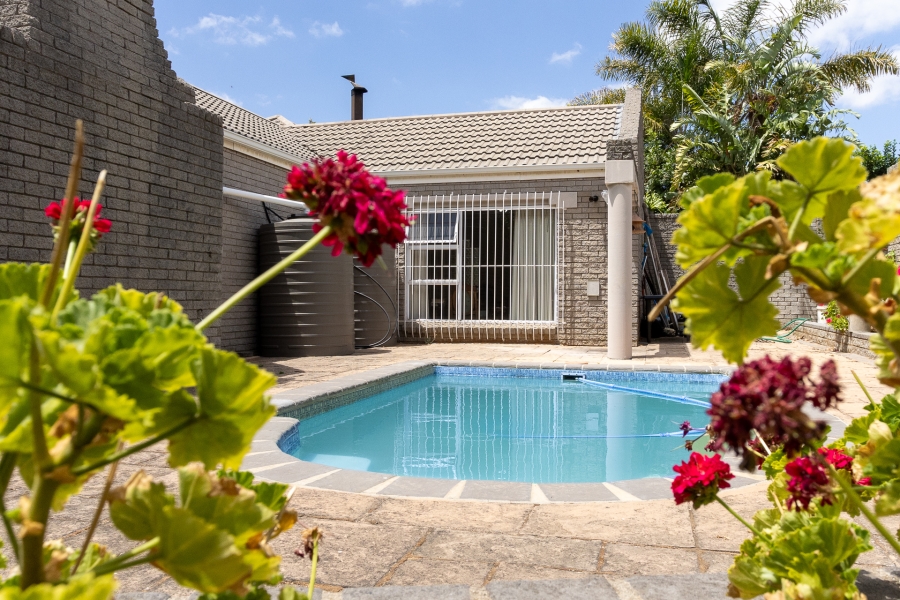 4 Bedroom Property for Sale in Ridgeworth Western Cape